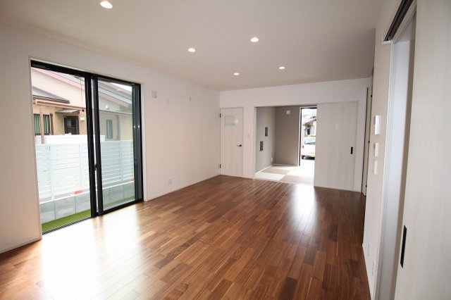 鴨部高町　中古戸建　西棟（未入居）の居間・リビング|ＬＤＫ　19.5帖