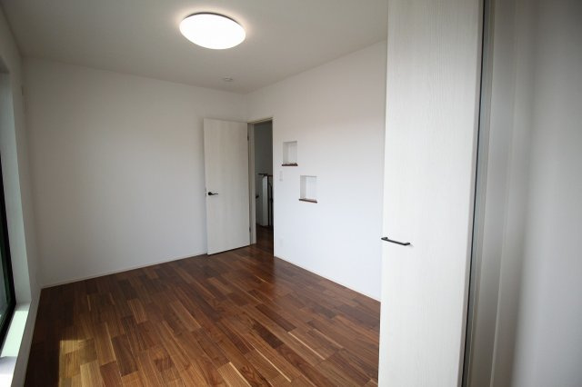 鴨部高町　中古戸建　西棟（未入居）の洋室|2Ｆ　南の部屋　6.0帖　