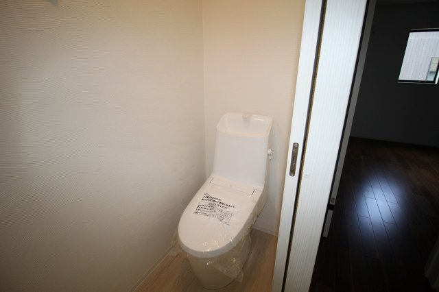 鴨部高町　中古戸建　西棟（未入居）のトイレ|2Ｆ