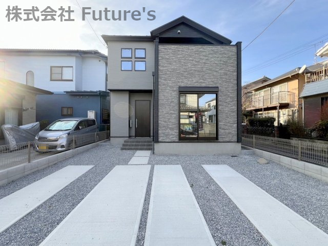三郷市早稲田6丁目　新築戸建　全1棟の外観|オシャレなデザインの邸宅です