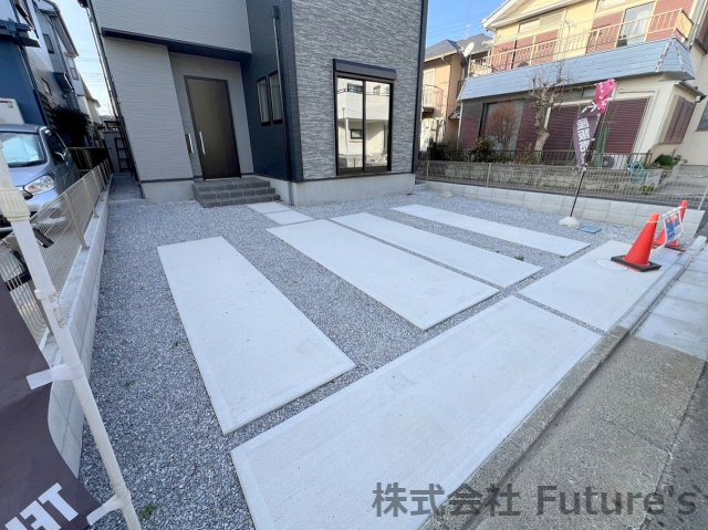 三郷市早稲田6丁目　新築戸建　全1棟の駐車場|カースペース並列2台付き