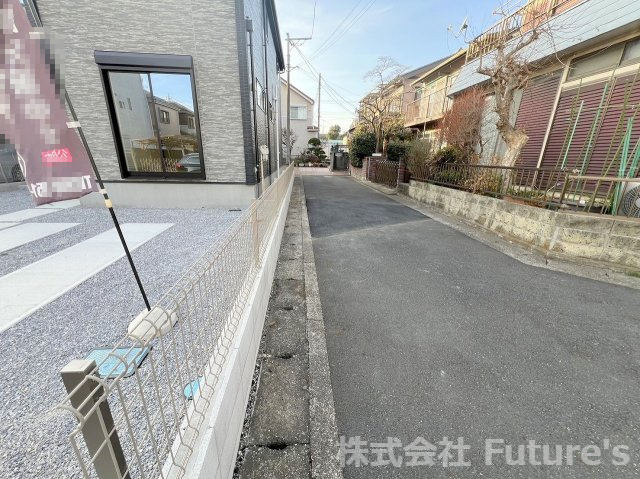 三郷市早稲田6丁目　新築戸建　全1棟の前面道路含む現地写真|前面道路含む現地写真です。