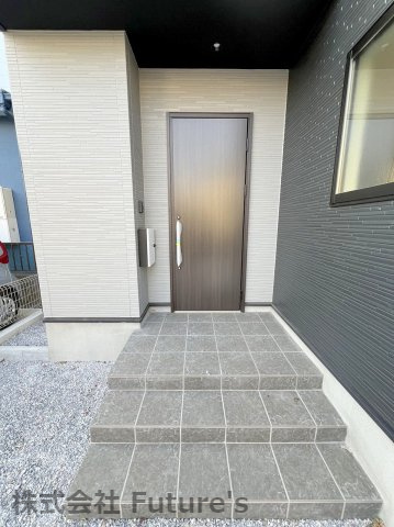 三郷市早稲田6丁目　新築戸建　全1棟のエントランス|玄関アプローチ