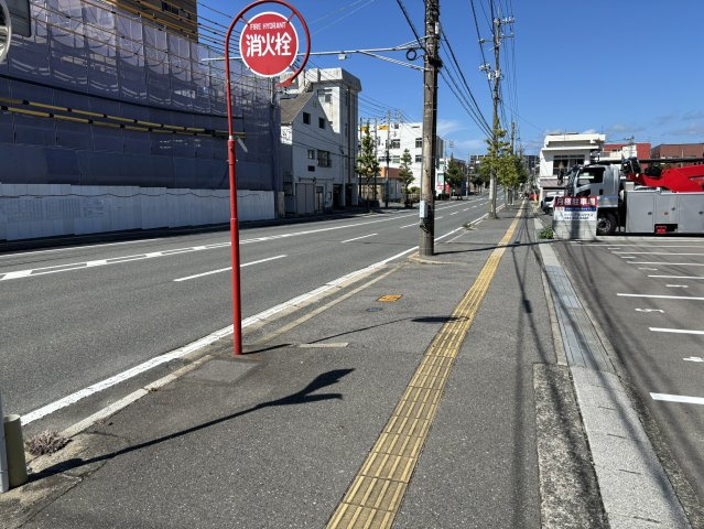 トラスト生野町パーキング の外観|前面道路