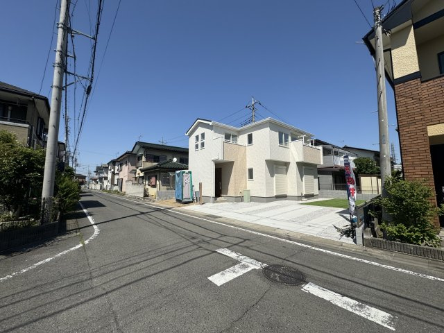 新築　高崎市上中居町2期　GRAFARE　1号棟の前面道路含む現地写真|現地写真　西側接道幅員約6ｍ　北側接道幅員約4.5ｍ	