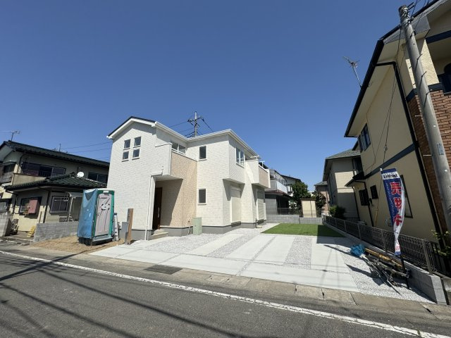 新築　高崎市上中居町2期　GRAFARE　1号棟の駐車場|現地写真　普通車並列２台置ける駐車場				
