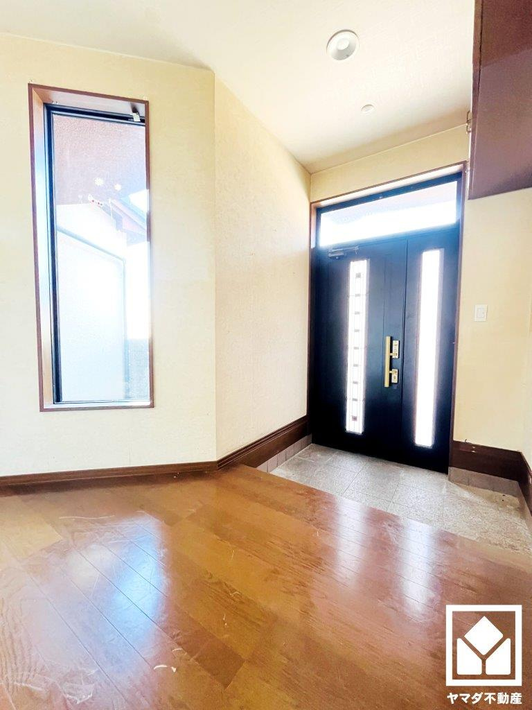 宇治市木幡御蔵山　中古戸建の玄関