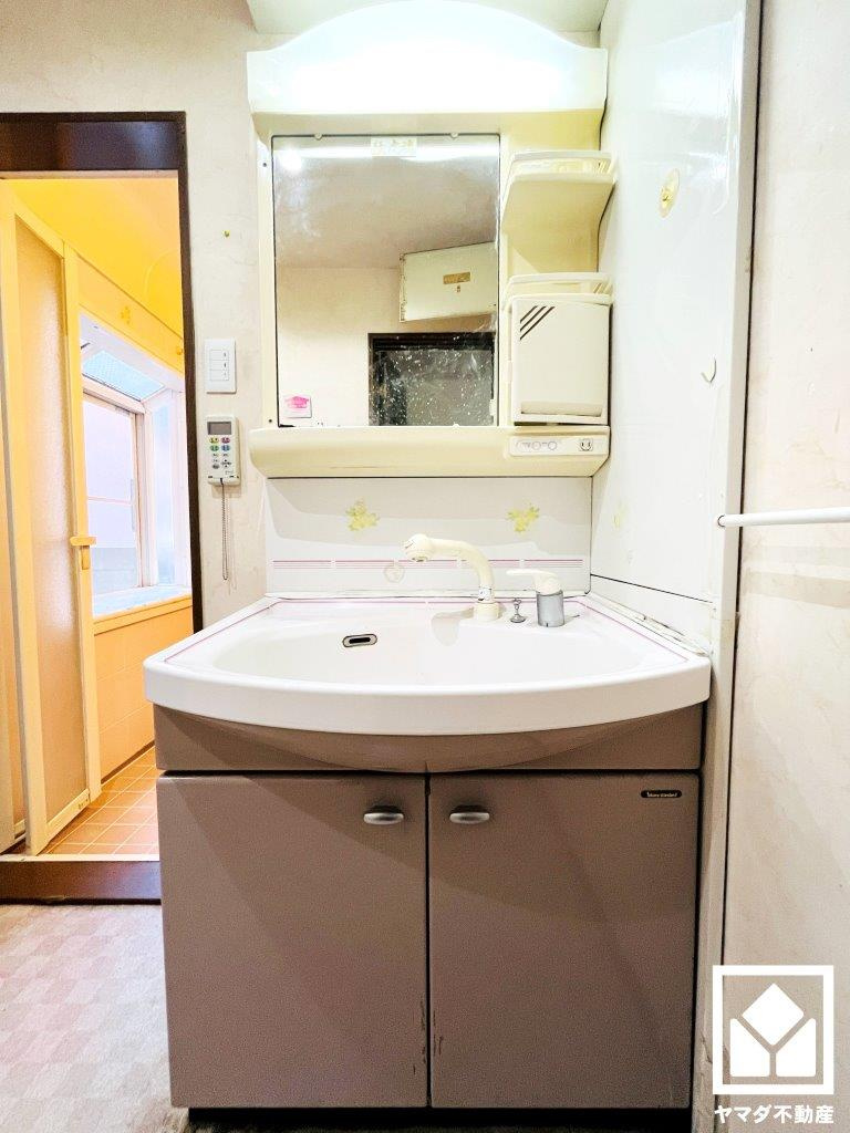 宇治市木幡御蔵山　中古戸建の独立洗面台