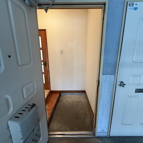 アシアスの玄関