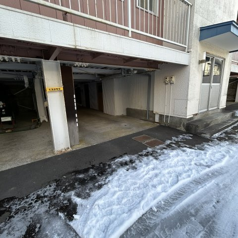 アシアスの駐車場