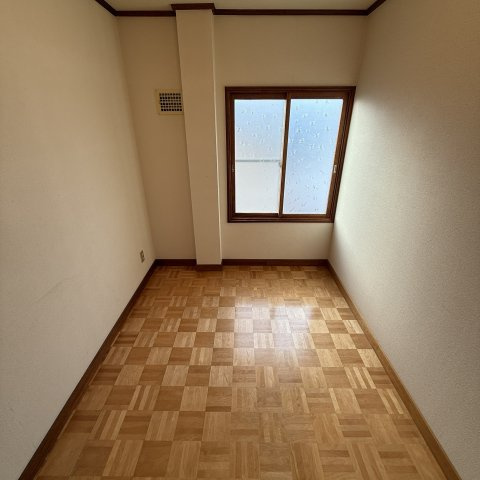 アシアスの洋室