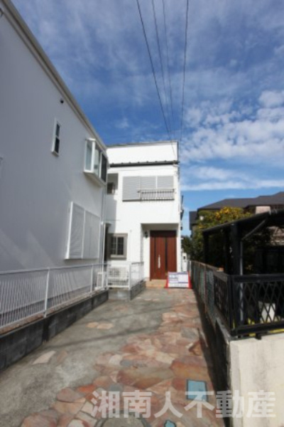 茅ヶ崎市美住町12-51の駐車場|駐車スペースもあります