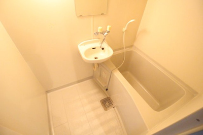 【浴室】 | アベノ池田マンション | 清潔感のあるお風呂です。