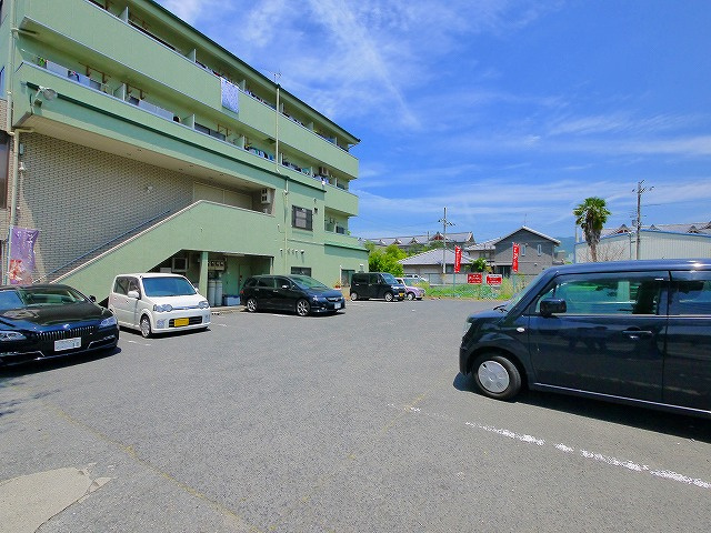 上田ビル（三島町）の駐車場|駐車場もありますよ
