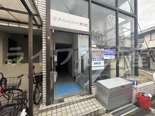ＪＰアパートメント東大阪の収納|毎日通るエントランスはこのようになっています