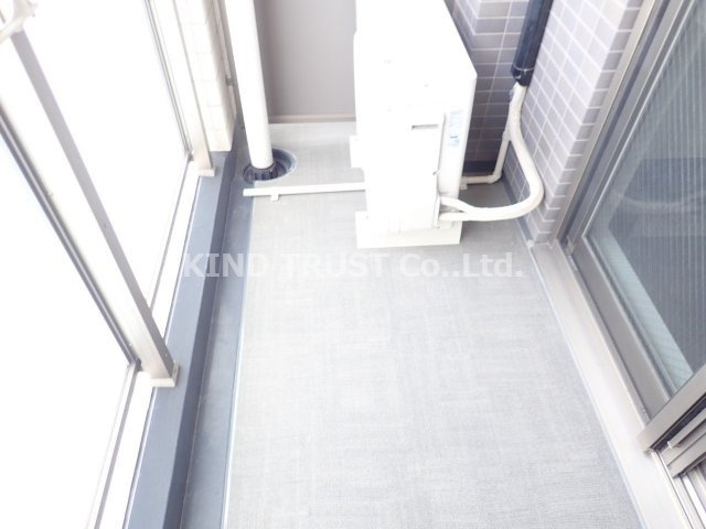 レジュールアッシュ梅田LUXEのバルコニー