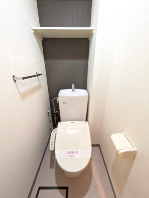温水洗浄便座付きのトイレ♪
