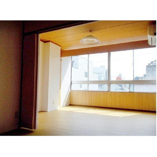 太田ビルの居間・リビング