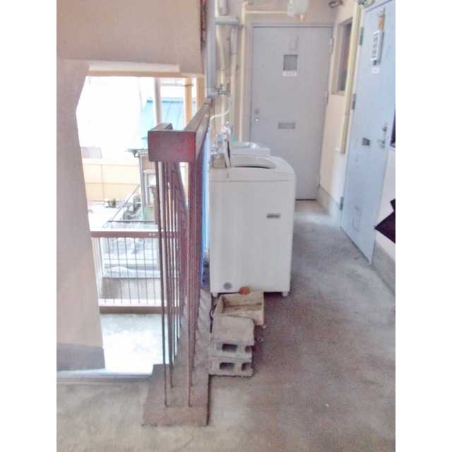 太田ビルの設備|室外洗濯機置き場