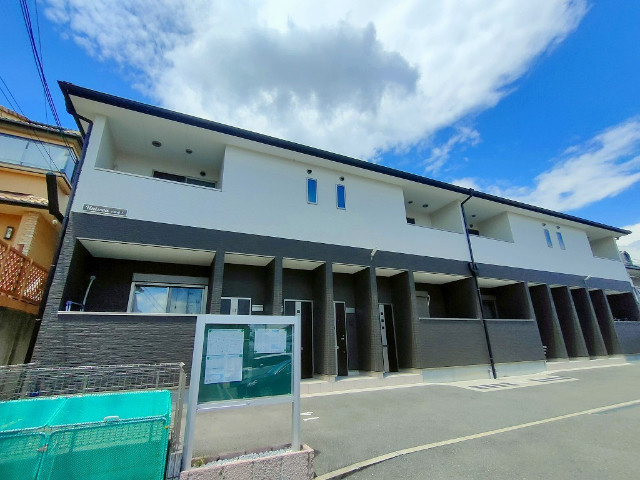 奈良市百楽園５丁目のアパートの外観