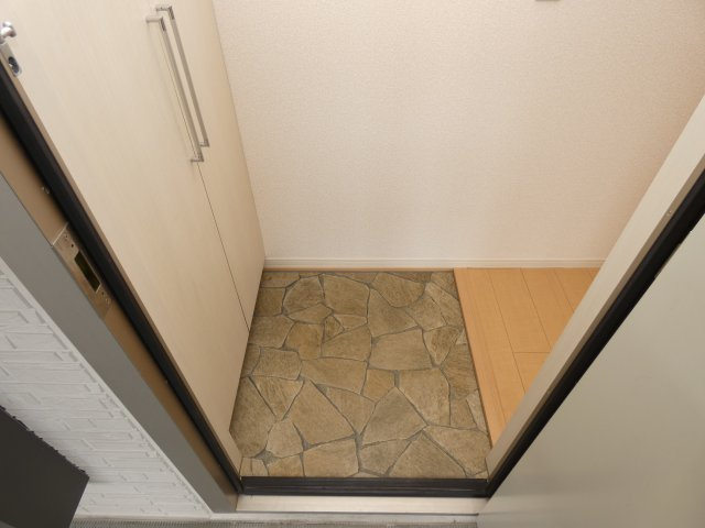 レセンテ寿の玄関
