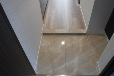 【玄関】 | アルコバレーノ武蔵小杉 | 反転タイプのお部屋の参考写真です。