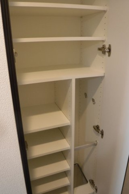 【玄関】 | アルコバレーノ武蔵小杉 | 反転タイプのお部屋の参考写真です。