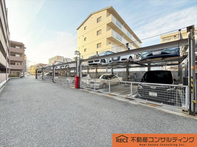 レジオン東灘公園通の駐車場