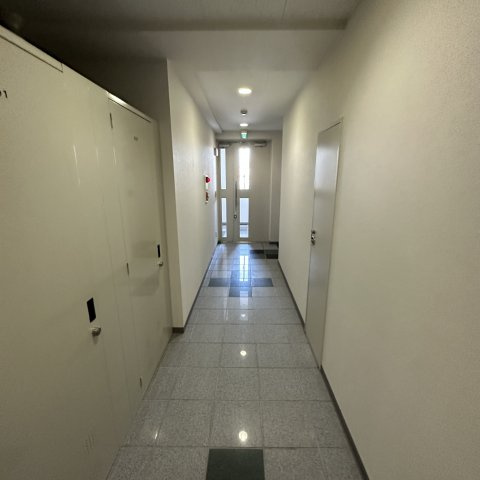 室蘭ナラサキビルのエントランス