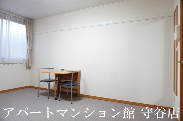 レオパレスステラ0506の居間・リビング