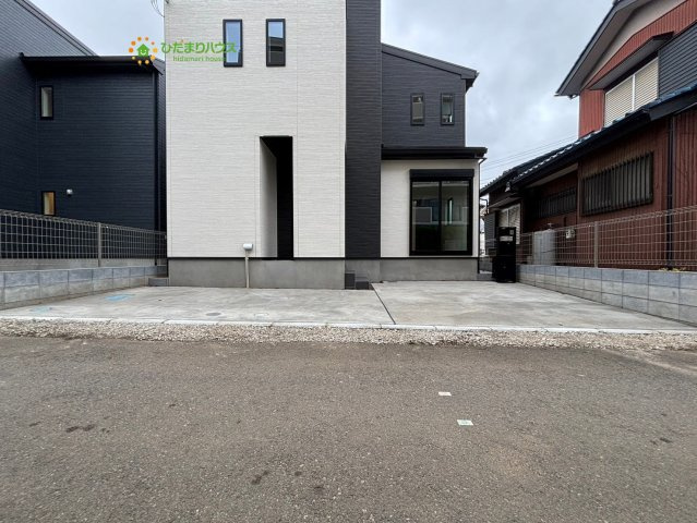 上尾市西宮下２丁目　未入居戸建　クレアスタウン01の駐車場