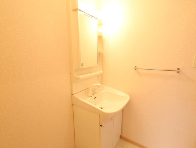 熊本市西区上代１丁目のアパートの独立洗面台