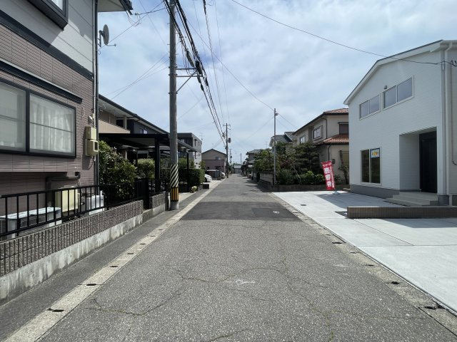 リーブルガーデン　東区寺山第１　全３棟の前面道路含む現地写真