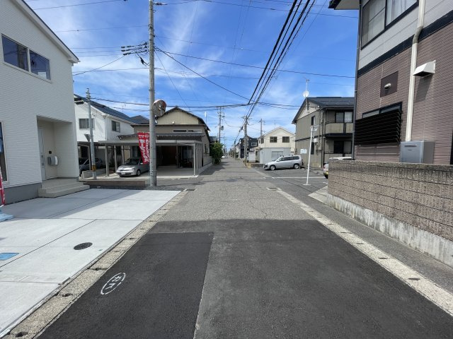 リーブルガーデン　東区寺山第１　全３棟の前面道路含む現地写真