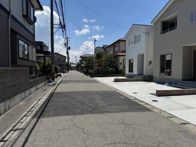 リーブルガーデン　東区寺山第１　全３棟の前面道路含む現地写真
