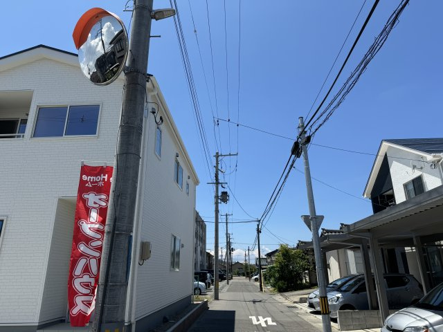 リーブルガーデン　東区寺山第１　全３棟の前面道路含む現地写真