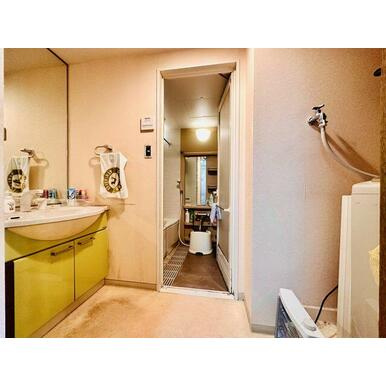 【独立洗面台】 | エンゼルブレッサ藤沢善行 | 独立洗面台、小物を置くことができて便利です