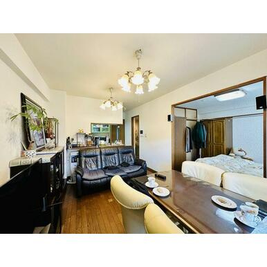 【居間・リビング】 | エンゼルブレッサ藤沢善行 | ゆったりとした居間です