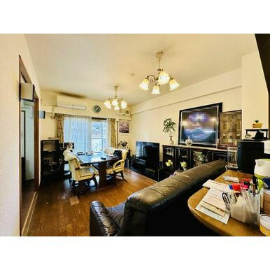 【居間・リビング】 | エンゼルブレッサ藤沢善行 | ゆったりとした居間です