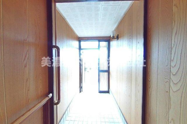 ６１３７０　大垣市墨俣町墨俣中古戸建ての玄関