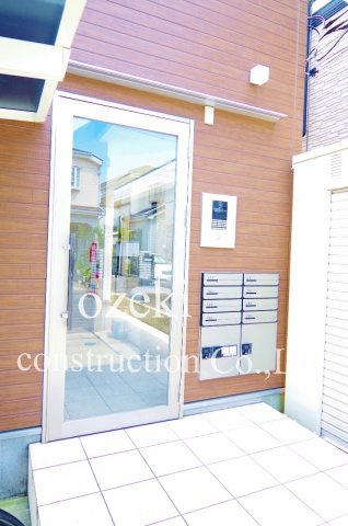 ウイングコート北越谷のエントランス