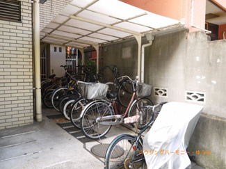【その他共用部分】 | 敷地内に、屋根付き専用駐輪場有ります。