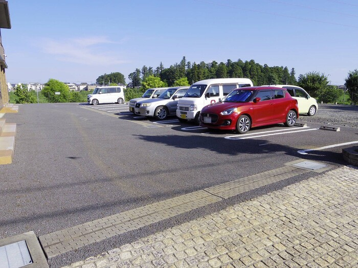 メゾン　アンソレイユの駐車場