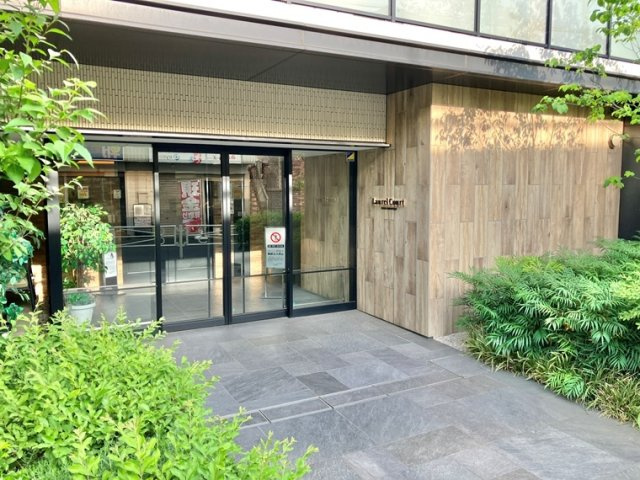 ローレルコート府中白糸台のエントランス