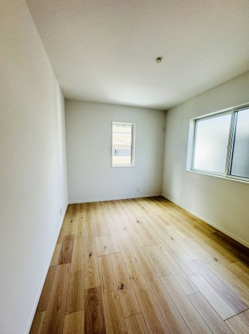 広島市西区新庄町　新築一戸建ての洋室|日当たり良好の洋室
