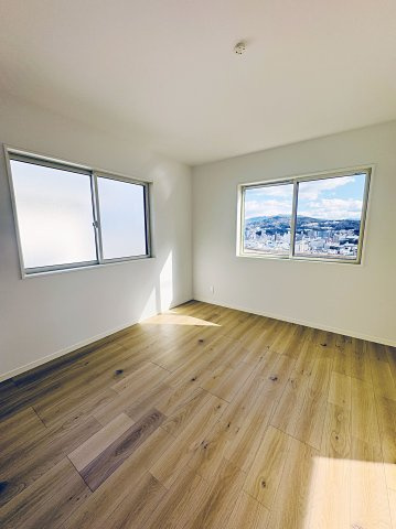 広島市西区新庄町　新築一戸建ての洋室|日当たり良好の洋室
