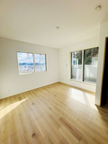 広島市西区新庄町　新築一戸建ての洋室|日当たり良好の洋室
