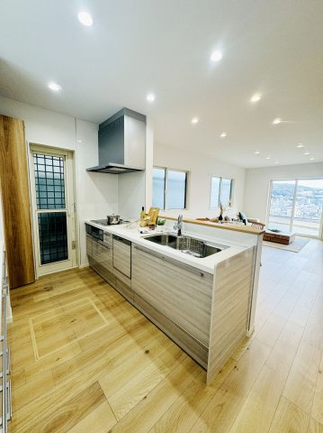 広島市西区新庄町　新築一戸建てのキッチン|料理好きには嬉しいゆったりとしたキッチン