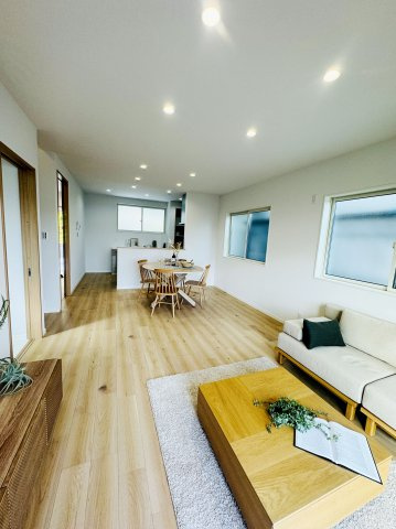 広島市西区新庄町　新築一戸建ての居間・リビング|居心地のよいゆったりとしたリビングダイニング