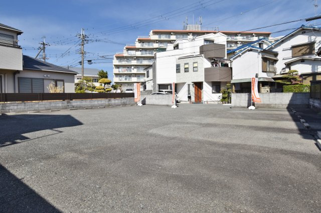 伊丹市山田5丁目新築一戸建て全2区画｜4LDK+駐車2台可（車種制限有）の外観|敷地奥側から道路側に向かって撮影した現地外観写真です、